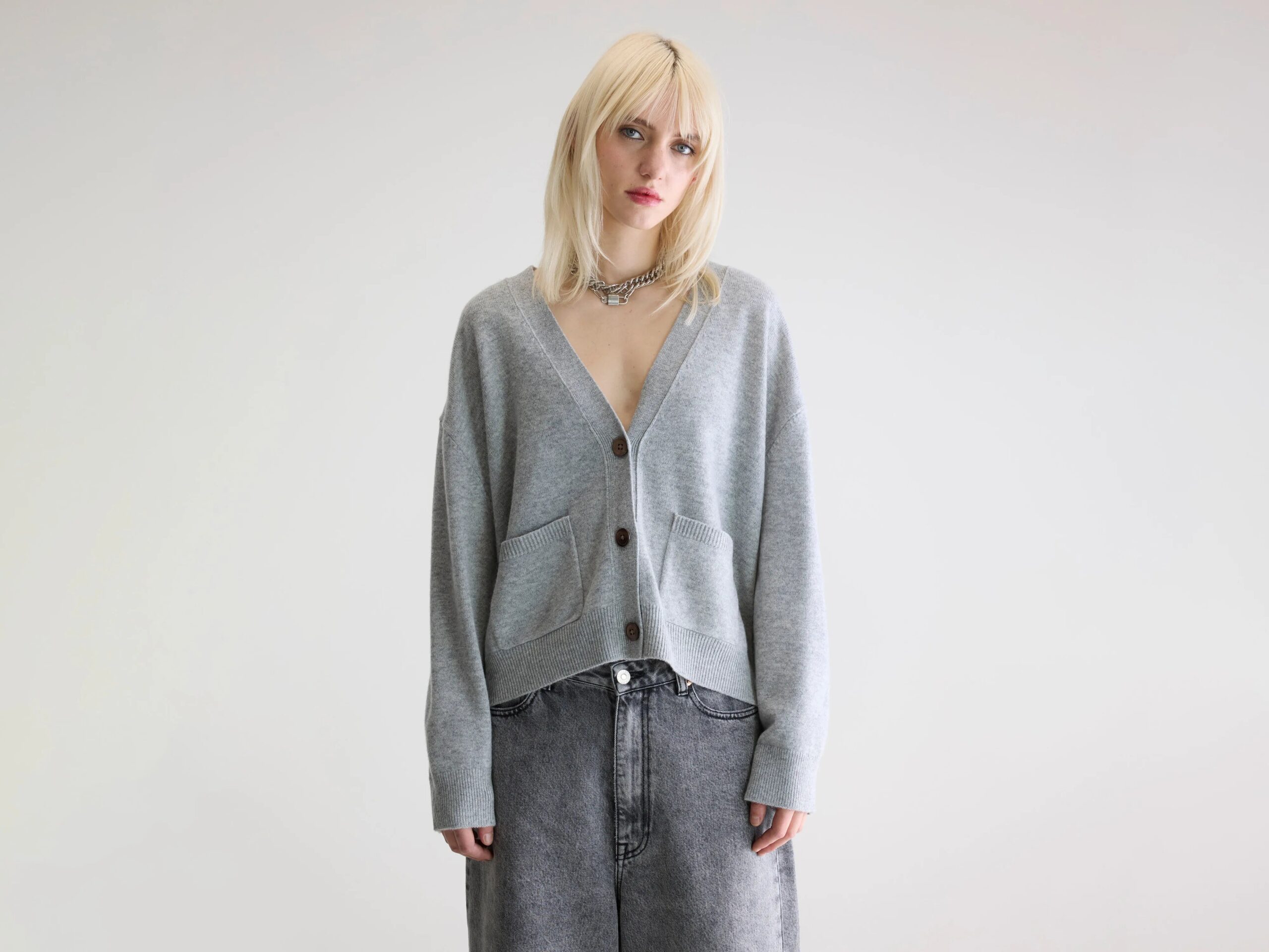 BW25292520K1675U-216_1_dc1beae1-294e-49ef-ade4-a0784987a936.jpg Gakkin boxy cardigan (252 / W / LIGHT GREY) - Image 1